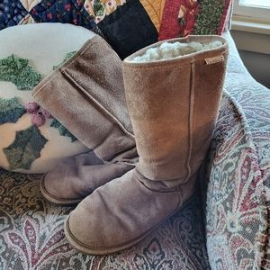 Bearpaw size 7, brown mid calf.
